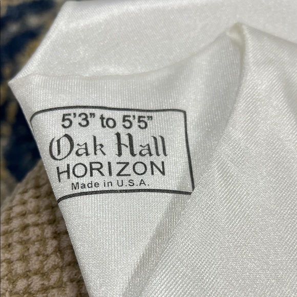 Elegant White Satin Men's Graduation Robe - Picture 5 of 5